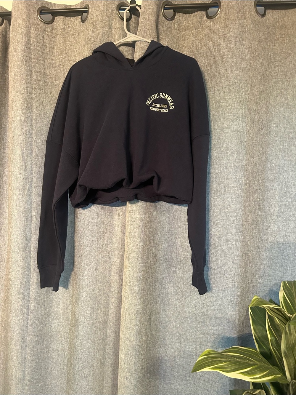 PacSun Navy Cropped Pullover Hoodie with Chest Logo. Unworn